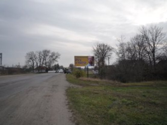 Фото рекламной плоскости по адресу Черніїв траса Івано-Франківськ-Буковель №4