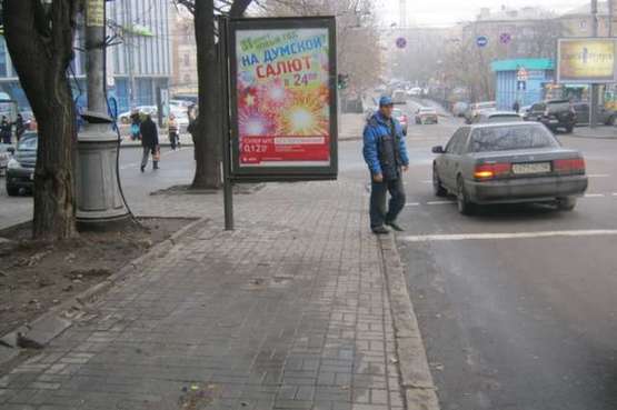 Фото рекламної площини за адресою Буніна вул., 12 - Польська вул. - Польський узвіз