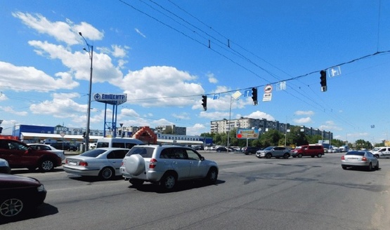 Фото рекламной плоскости по адресу Братиславская ул., возле ТЦ Эпицентр, со стороны рынка "Юность"