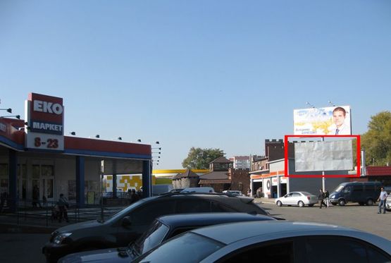 Фото рекламной плоскости по адресу Траса Е40, вул. Київський Шлях, 2/11 біля "Екомаркет"