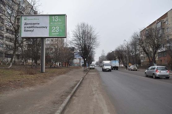 Фото рекламной плоскости по адресу Замостянская ул., 36  в центр (рынок "Світанок" , 300 до пл.Победы)