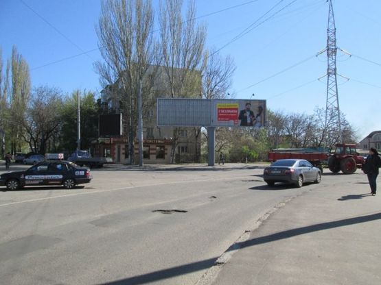 Фото рекламної площини за адресою ул. Краснова, 17 - пл. Толбухина (Призма)