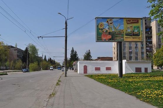 Фото рекламной плоскости по адресу Зулинского ул., 39 (ж\м "ДПЗ 18" , 200 м. от ТЦ)