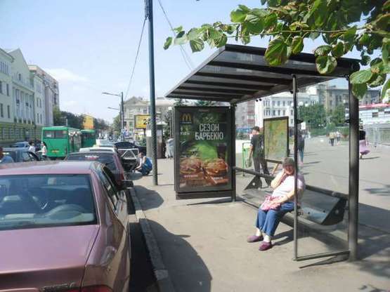 Фото рекламной плоскости по адресу Пушкінська вул., 77 (зупинка)