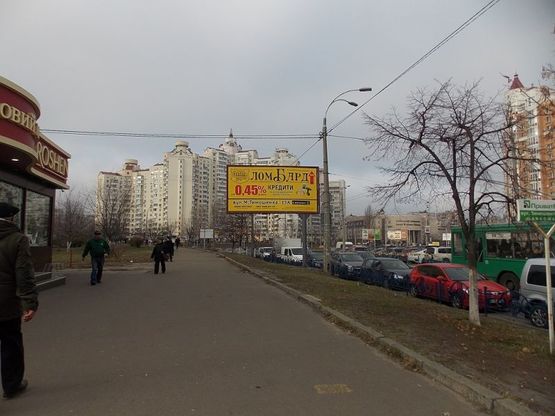 Фото рекламної площини за адресою Маршала Тимошенка, 14 (магазин Roshen)