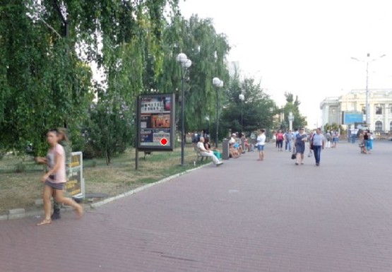 Фото рекламної площини за адресою Привокзальная пл., 1-А, аллея