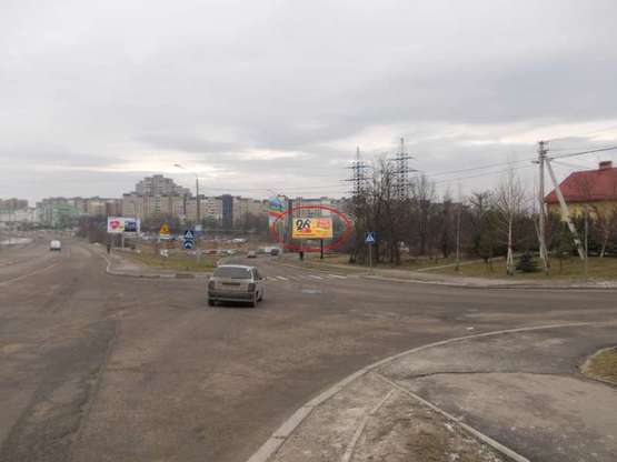 Фото рекламной плоскости по адресу Хуторівка, з їзд з моста ( до ринку Шувар)