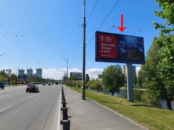Фото рекламної площини за адресою Воссоединения пр-т, 6-й от моста Патона, ж/м Русановка, в центр