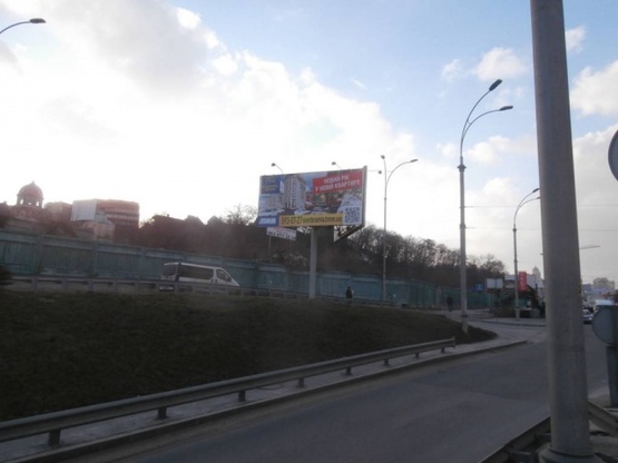 Фото рекламной плоскости по адресу Дружбы Народов бульвар  / развязка моста Патона  (съезд  на Надднепрянское шоссе)