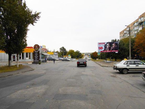 Фото рекламной плоскости по адресу мкр. Солнечный, 7 (ТЦ "АТБ"), направление к Космонавтов ул.