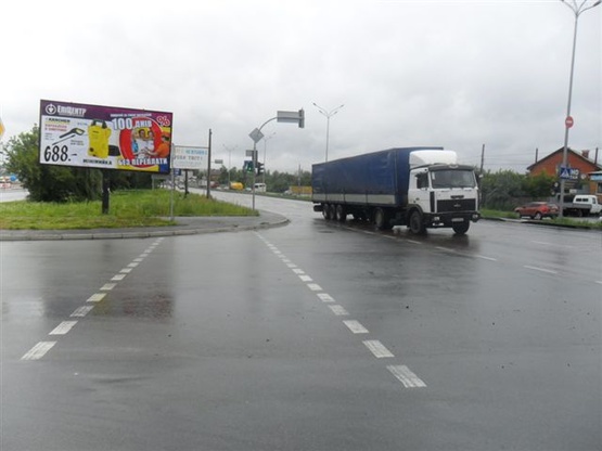 Фото рекламной плоскости по адресу ул., Берковецкая 6-Б, крупная транспортная развязка, въезд в ТЦ "Эпицентр", рядом ТЦ "Новус", ТЦ "Ашан"
