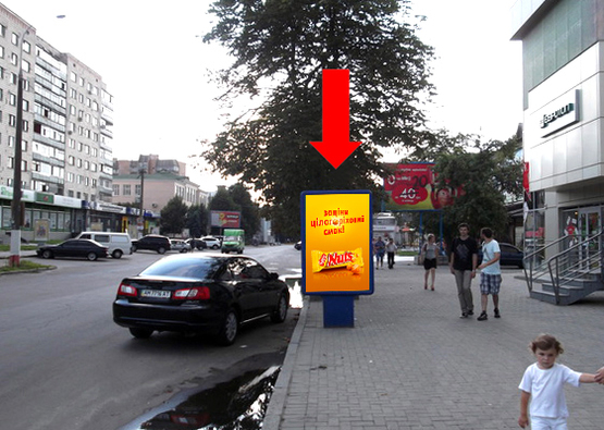 Фото рекламной плоскости по адресу Ивана Кочерги ул., 3 (дитячий супермаркет «Мірошка», магазин «Євротоп», піццерія «Маріо»)