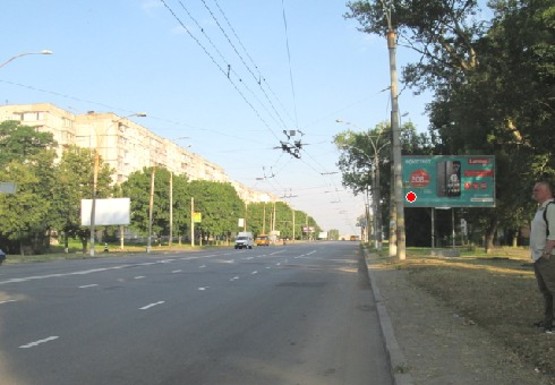 Фото рекламної площини за адресою Харьковская ул., 105