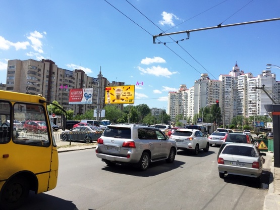 Фото рекламной плоскости по адресу Маршала Тимошенко ул., 21к12, м. Минская, рынок Явир-95, Дрим-Таун, Дрим-Исландс, Остановка общественного транспорта, пешеходный переход