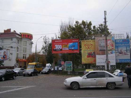 Фото рекламной плоскости по адресу Леніна просп. - Пушкінська вул., (призма) (ліва)