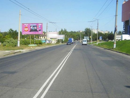 Фото рекламной плоскости по адресу мкр. 5-й Заречный, 25 (супермаркет "Варус"), дв-е к 129 кв.
