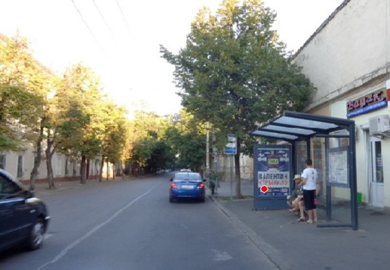 Фото рекламної площини за адресою Садовая ул., 2 - Торговая ул., остановка