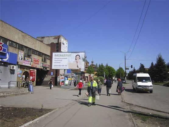 Фото рекламной плоскости по адресу Алмазнаяа ул., 18 (ТЦ "АТБ", ост. "ДК Карачуны")