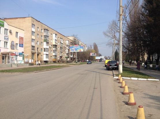 Фото рекламной плоскости по адресу вул. В. Інтернаціоналістів, 12