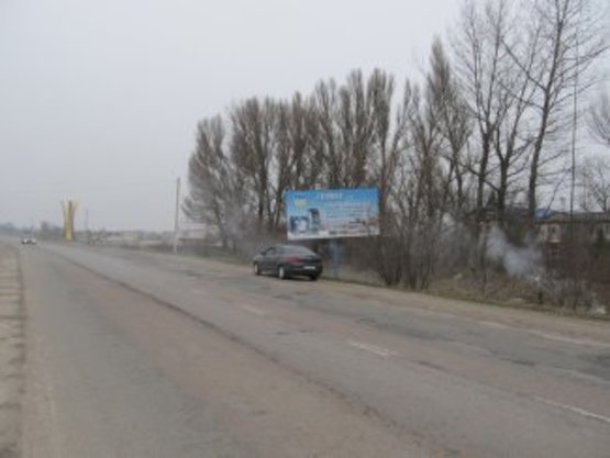 Фото рекламной плоскости по адресу Черніїв - Коновальця перед мостом          в центр