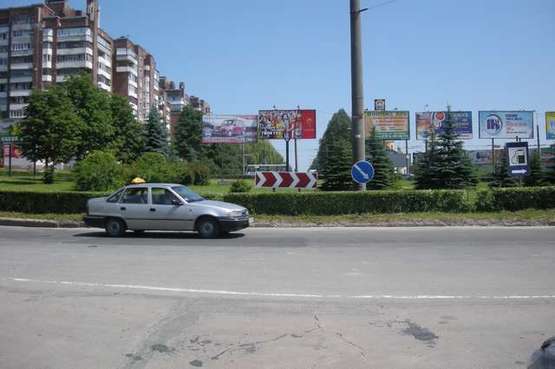 Фото рекламной плоскости по адресу Злуки просп. - Євгена Коновальця вул.