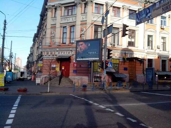 Фото рекламної площини за адресою Саксаганського вул., 108 - Петлюри Симона вул. (в напр.пл.Перемоги №3)