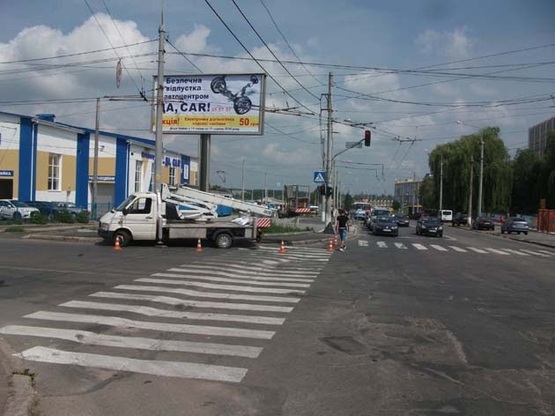 Фото рекламной плоскости по адресу ул. Батогская - ул. Академика Янгеля