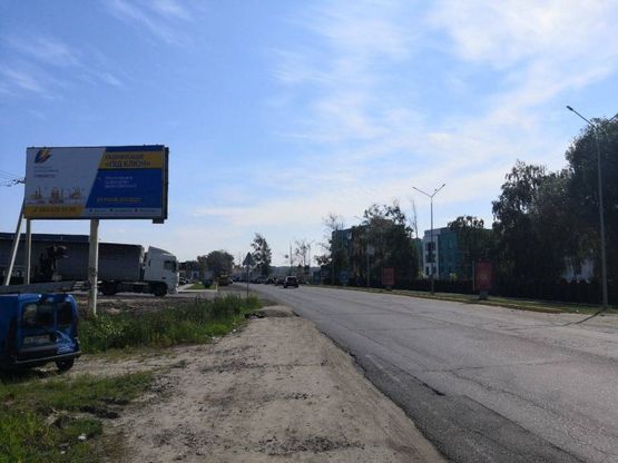 Фото рекламной плоскости по адресу с. Софиевская Борщаговка, трасса Киев-Бышев, перед ЖК «Петровский квартал»