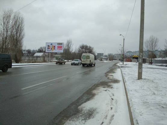 Фото рекламной плоскости по адресу Большая Диевская ул. (ул.братьев Трофимовых), напротив д.22а, из центра (жилой массив, кафе "Вечеря")