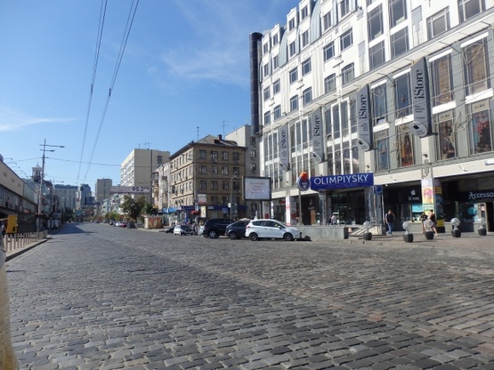 Фото рекламной плоскости по адресу Б. Васильковская, 72 / Метро "Олимпийская", (вход в ТЦ"OLIMPIYSKY") - скролл