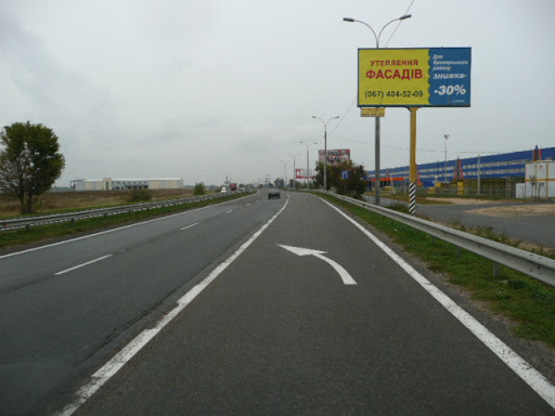 Фото рекламной плоскости по адресу трасса Киев-Чернигов_км 26+850_левый  // в Киев