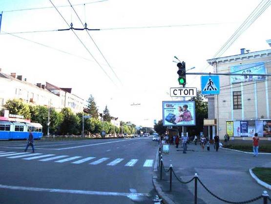 Фото рекламной плоскости по адресу пр. Коцюбинского (дом Офицеров)