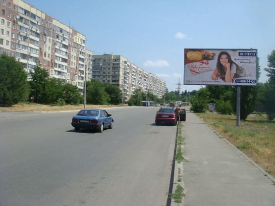 Фото рекламной плоскости по адресу Большая Диевская ул. (ул.братьев Трофимовых), напротив д.22а, в центр (жилой массив, кафе "Вечеря")