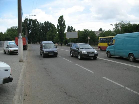 Фото рекламної площини за адресою ул.Школьная-ул.Киевская-ул.Приморская, ул.Школьная-ул.Киевская-ул.Приморская, м-н "Автомир", Универсам "Приморский"