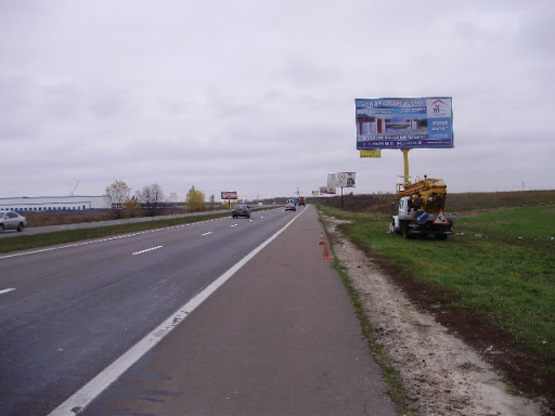 Фото рекламной плоскости по адресу трасса Киев-Чернигов_км 24+600_правый // из Киева