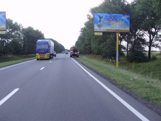 Фото рекламной плоскости по адресу трасса Борисполь-Днепропетровск_км 6+450_левый // в Киев