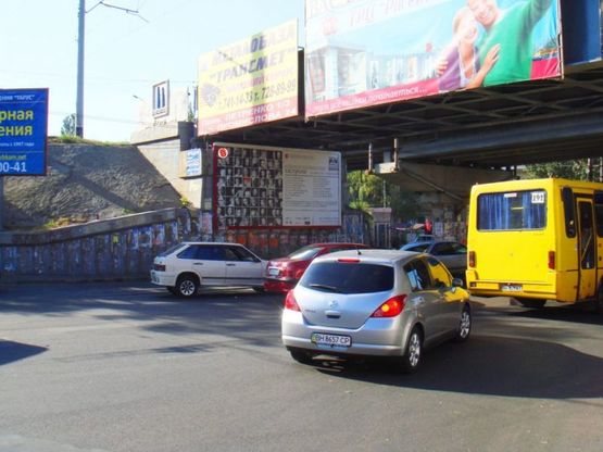 Фото рекламної площини за адресою ул. Черноморского Казачества / Эстакада №1