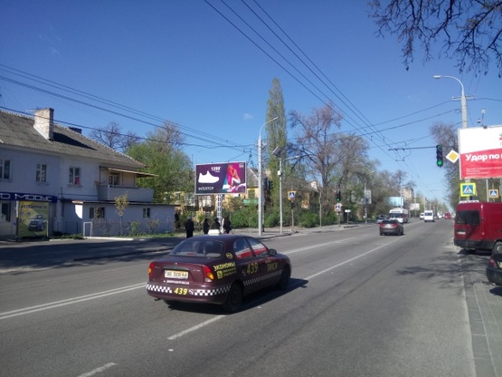 Фото рекламної площини за адресою Калиновая ул., 19, (перекресток), маркет "АТБ", "Калиновый", косметология "Медсервис"