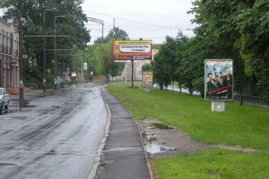 Фото рекламной плоскости по адресу Крушельницької вул., 11 - Чехова вул.