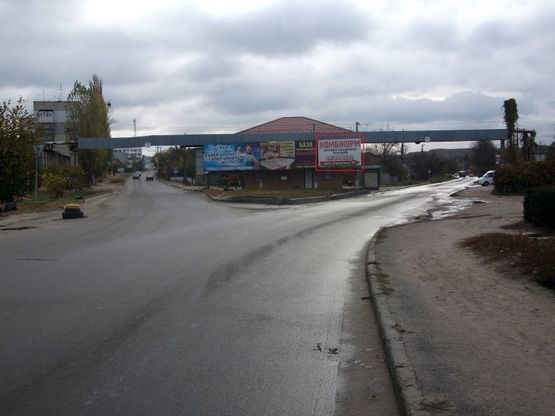 Фото рекламной плоскости по адресу вул. Володимирська, навпроти 92, поворот на вул.Тракторна, теплотраса