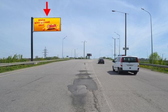 Фото рекламної площини за адресою Клочковская -развязка с окружной-флажок№2 въезд в Харьков  со ст. Дергачей