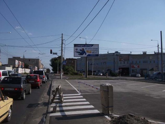 Фото рекламной плоскости по адресу ул. Батогская - ул. Академика Янгеля