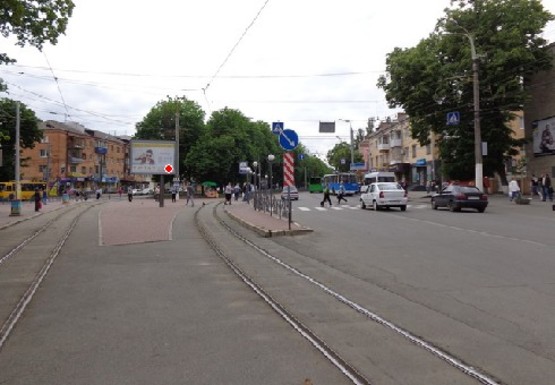 Фото рекламної площини за адресою Пирогова ул., 4 [№4]