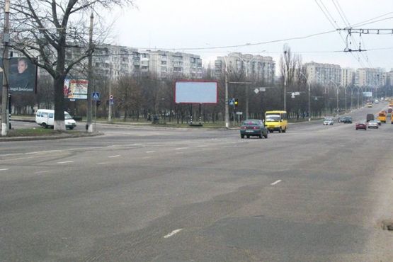 Фото рекламної площини за адресою Харківська вул. - Сергія Табали вул. (Паризької Комуни вул.)