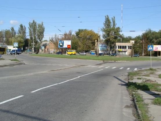 Фото рекламной плоскости по адресу вул.Істоміна - вул.Гладкова (коло), обличчям на вул.Істоміна
