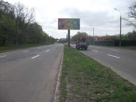 Фото рекламної площини за адресою ул. Киевская (Водоканал) разделитель 1 въезд