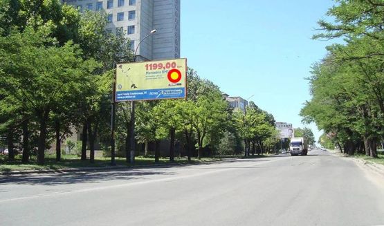 Фото рекламной плоскости по адресу пр.Богоявленский, 43 (Офис Энергобанка) Г-образный щит над дорогой, стБ