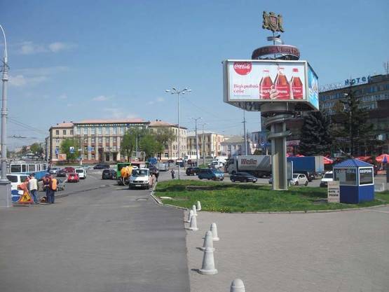 Фото рекламной плоскости по адресу пл. Героев Чернобыля (с центрального моста)