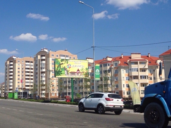 Фото рекламной плоскости по адресу Святопетрівське, напротив Петровского Квартала, возле светофоров и остановки