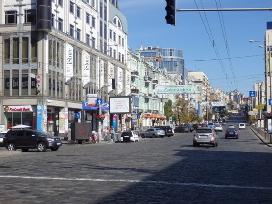 Фото рекламної площини за адресою Б. Васильковская, 72 / Метро "Олимпийская", (вход в ТЦ"OLIMPIYSKY") - скролл